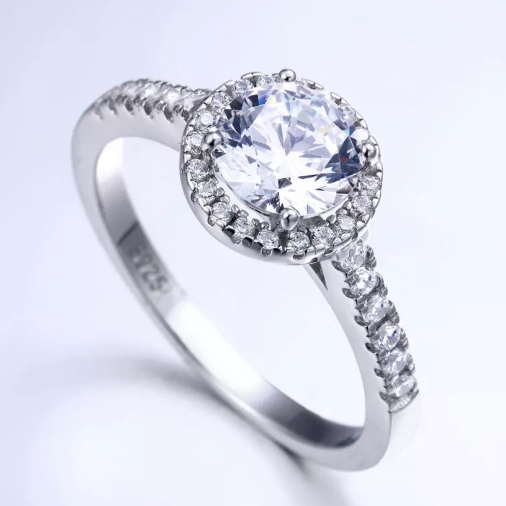 ✨Classic Round Halo Ring✨18K White Gold✨ - Picture 4 of 8